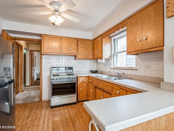 5th image of 7536 N Oconto Ave