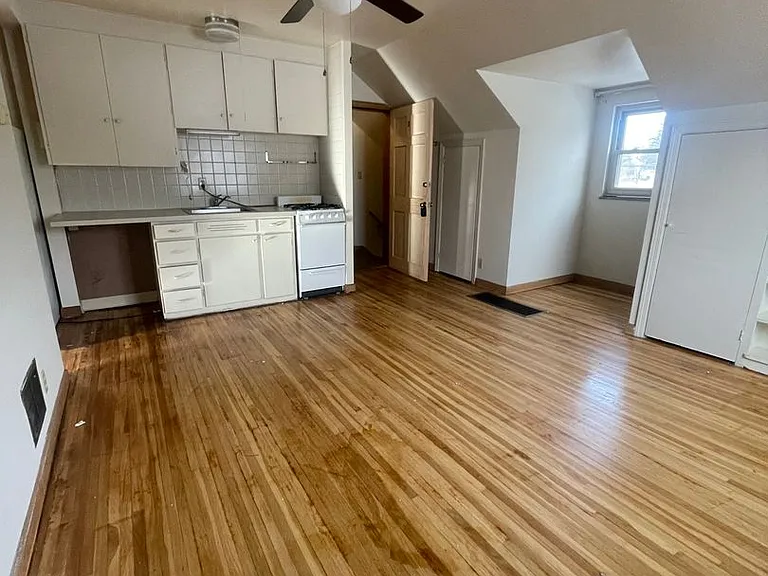 EBP - 117 Fairlawn — Photo 3