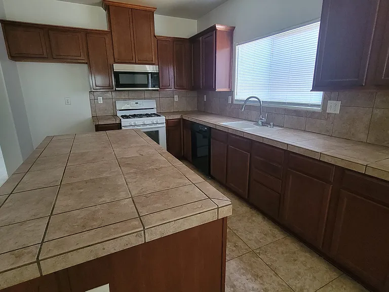 8211 Slider Dr — Photo 5