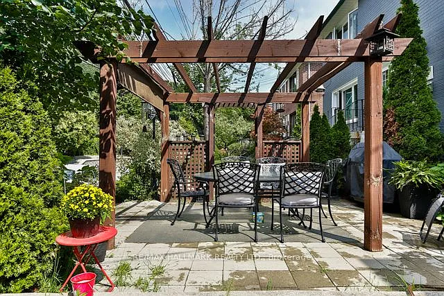 25 Love Cres #LOWER — Photo 23