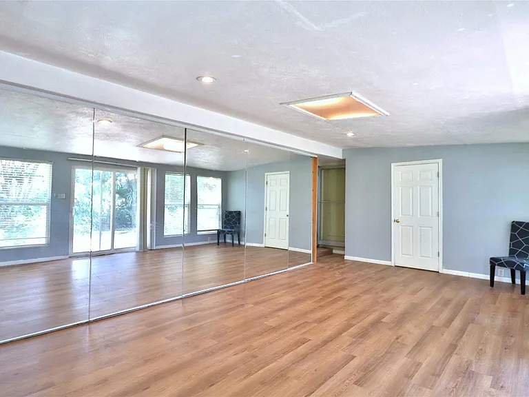3210 Cloverdale St — Photo 20