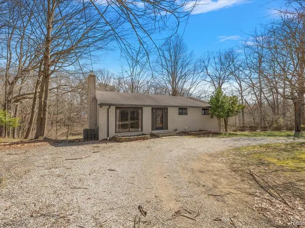 22706 Elmgrove St, Farmington Hills, MI 48336