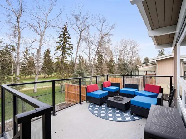 11010 E Bonaventure Dr SE #1101, Calgary, AB T2J 3A8