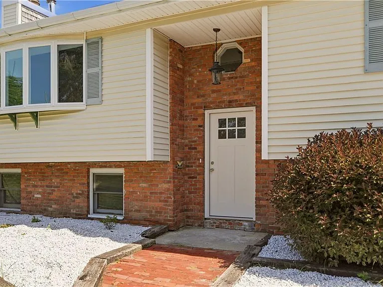 49 Dexter St — Photo 4