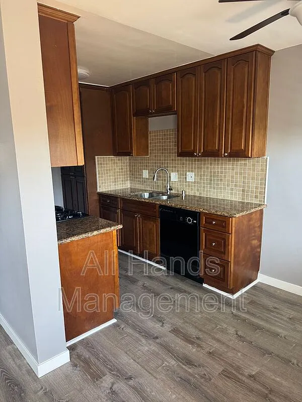 2 bed, 1.0 bath, 850 sqft, $2,395 — Photo 3