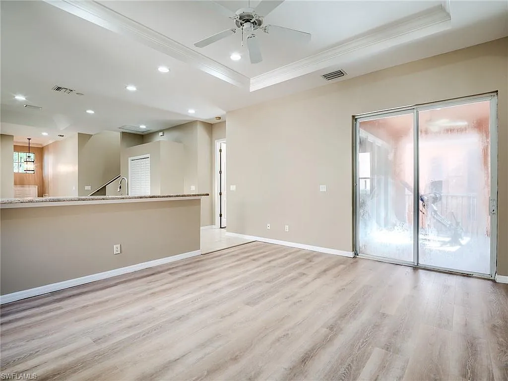 3 bed, 2.0 bath, 1699 sqft, $2,950 — Photo 2