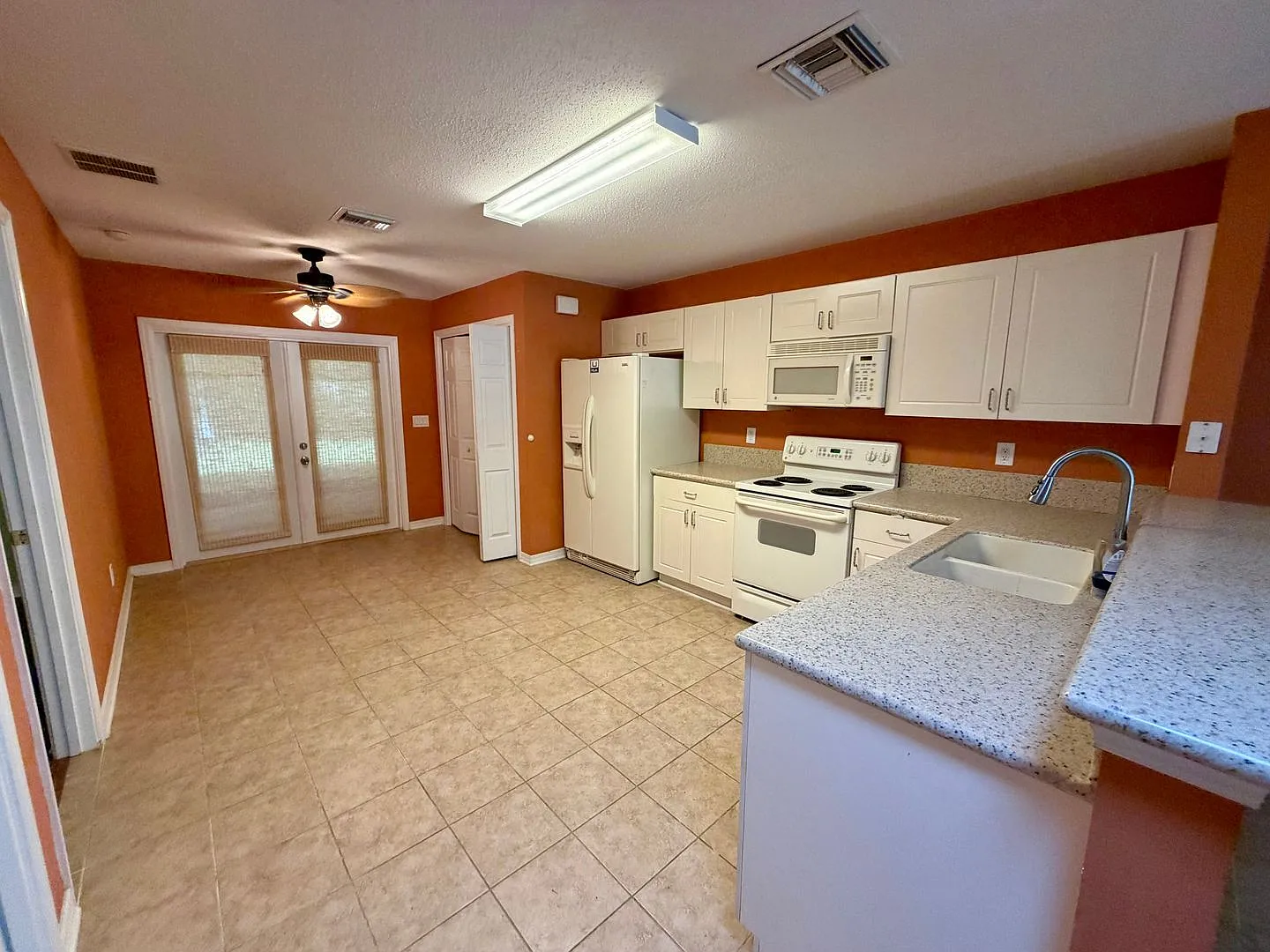 Close to Pier Park, Palmetto Trace HOA community with pool — Photo 4