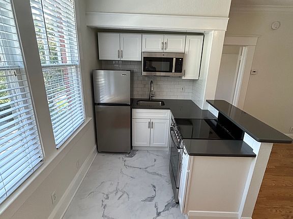 2nd image of 1819 W Hills Ave APT 7B