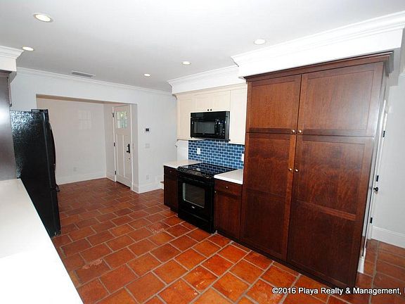 5th image of 1923 Beach Ave #A