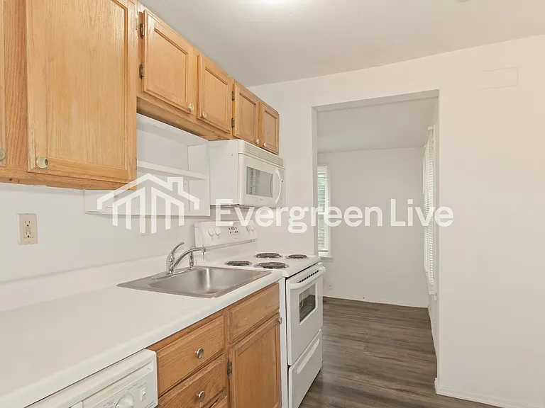 9064 Patrick Dr — Photo 7