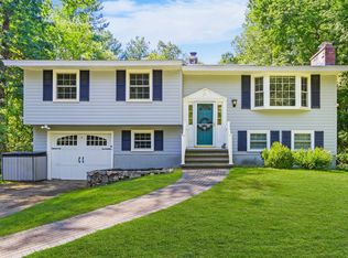 7 Pecos Cir, Chelmsford, MA 01824