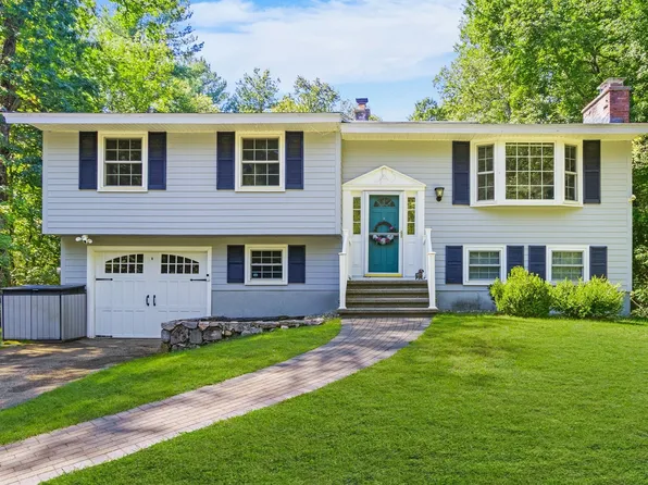 7 Pecos Cir, Chelmsford, MA 01824