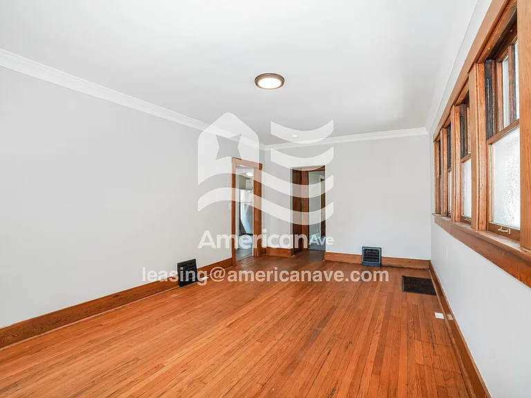 1232610_003_living_room_13739020.jpg