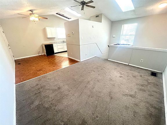 4th image of 1348 Redman Blvd