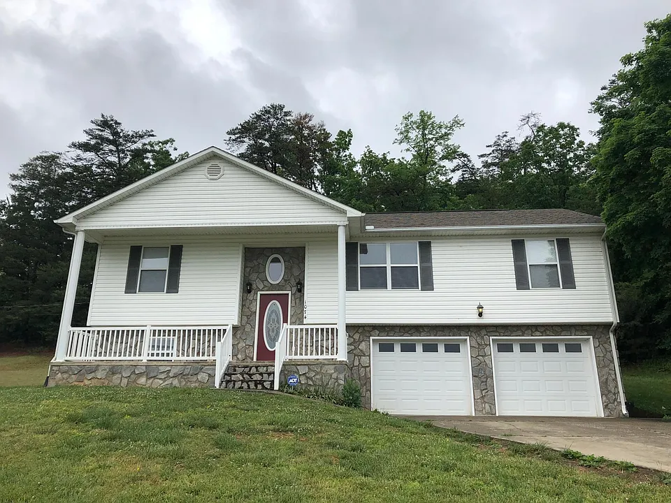 1074 W Vann Rd