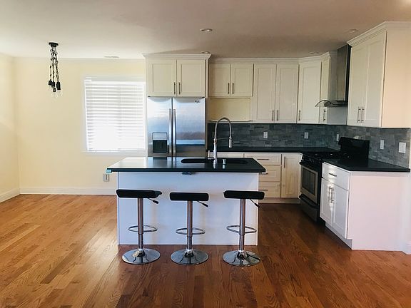 5th image of 703 W Orange Ave