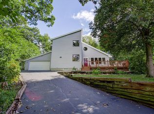 736 Cameron Cir, Hartland, WI 53029