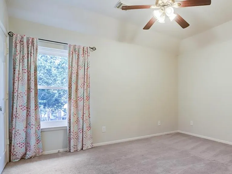1427 Roundleaf Ct — Photo 11