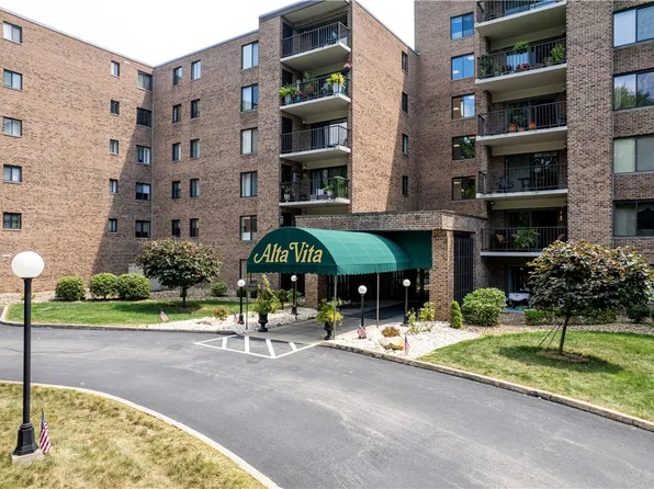 3 Alta Vita Dr APT 205, Greensburg, PA 15601