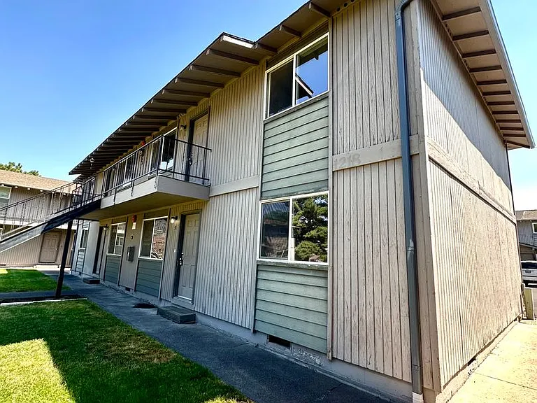 1618 SW Lava Ave — Photo 14