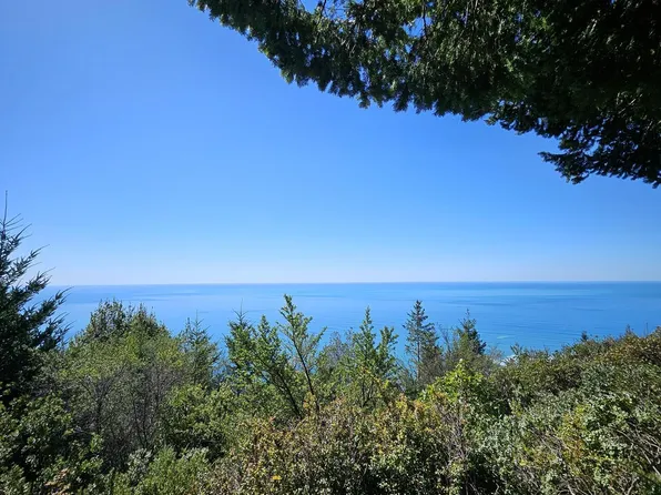 286 Blueridge Rd, Whitethorn, CA 95589