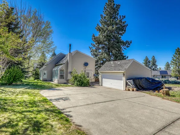725 Roundup Dr, Loyalton, CA 96118