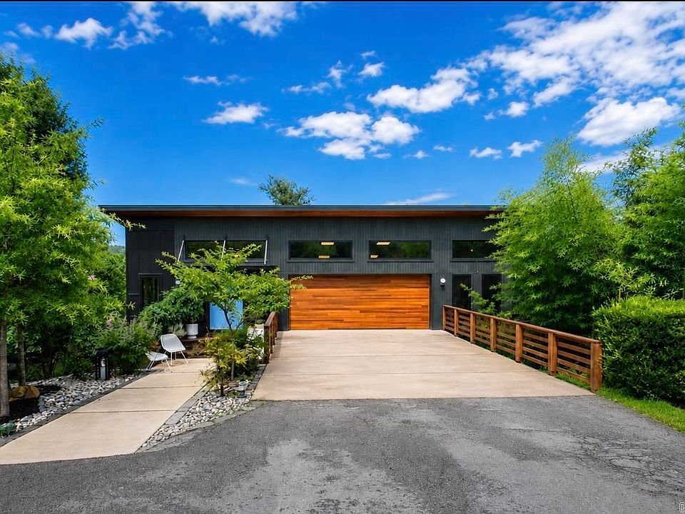 1st image of 6 Drew Ln