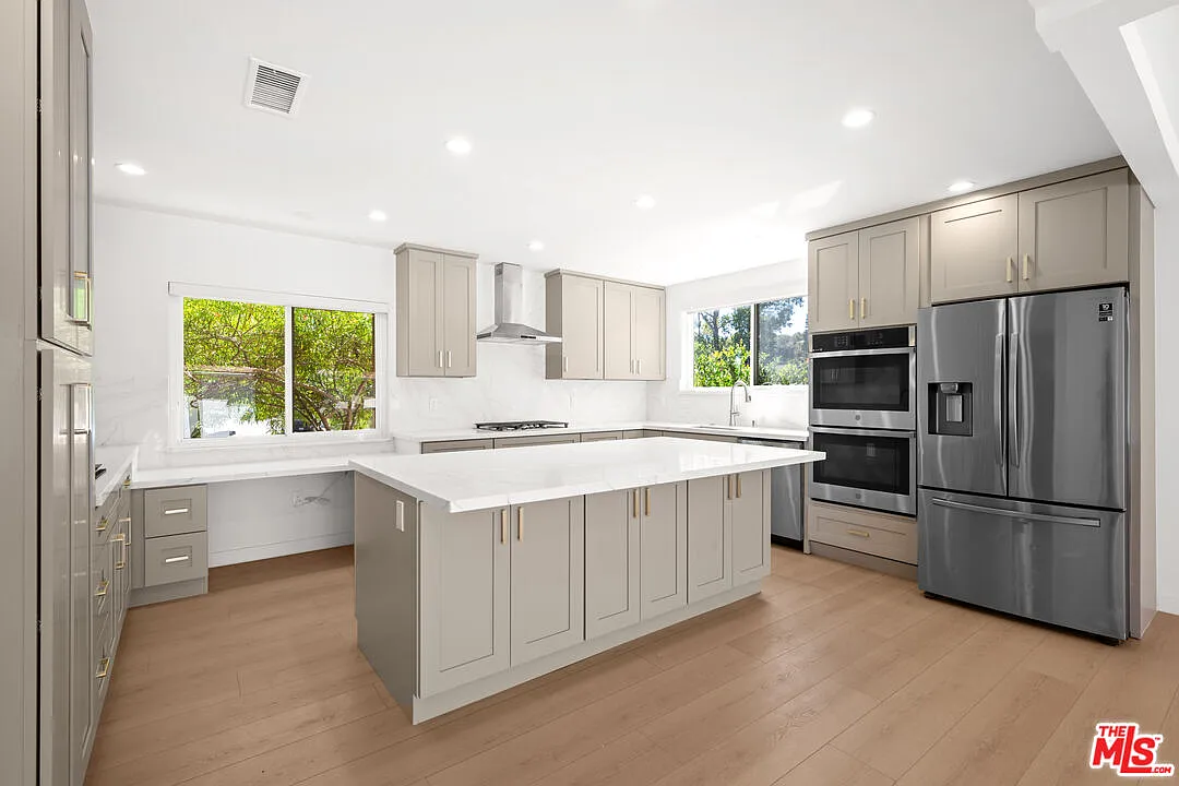 3 bed, 2.0 bath, 1824 sqft, $8,495 — Photo 3