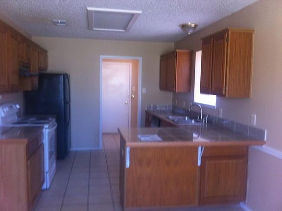 3rd image of 4826 Crestpoint Ln