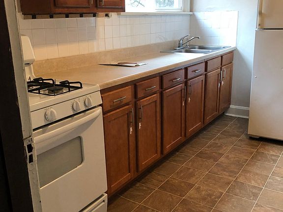 Spacious kitchen 