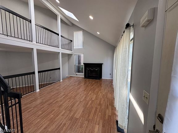 2nd image of 3811 Bloomingdale Dr
