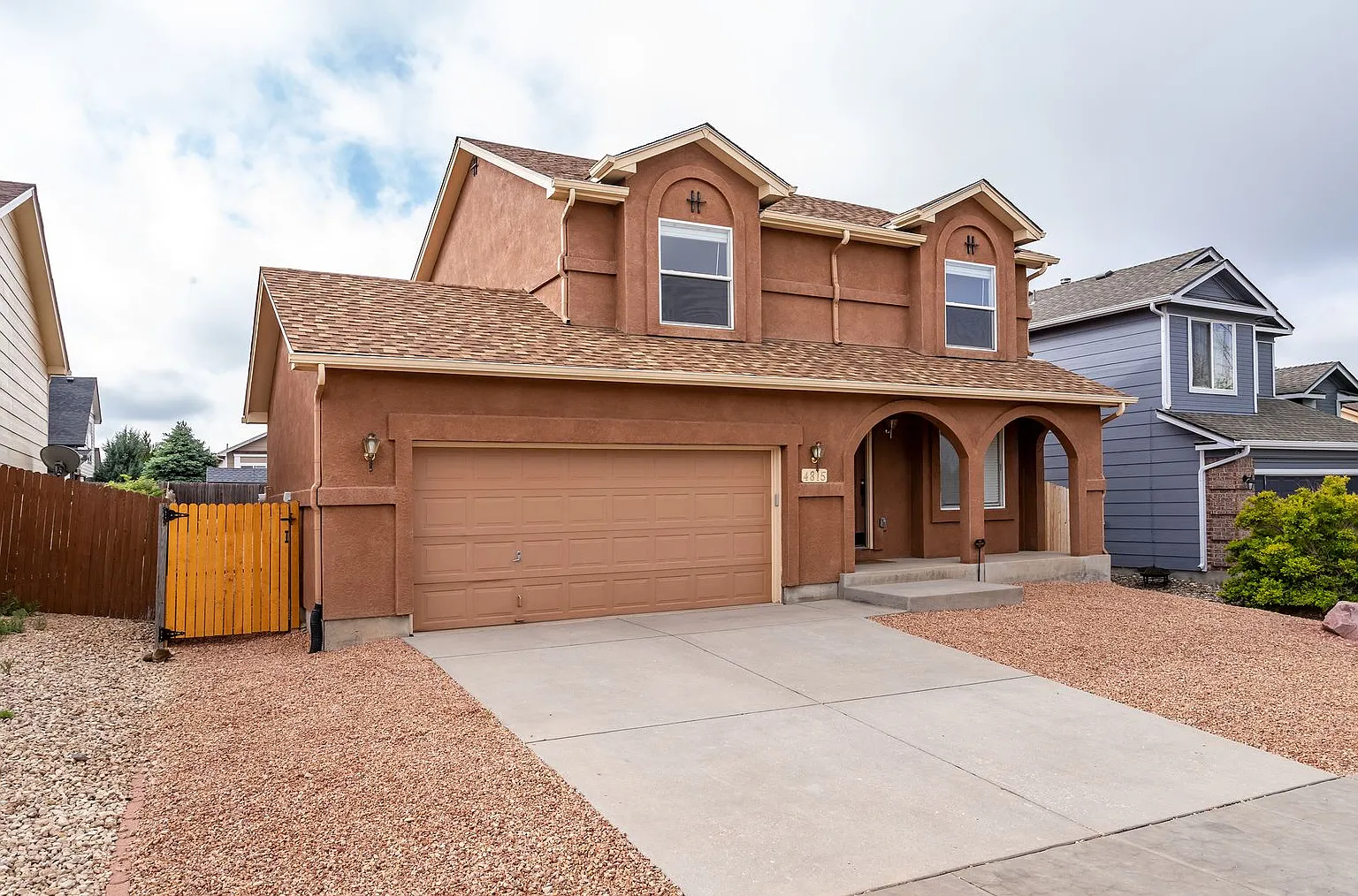 Beautiful Two-Story Home in Desirable Soaring Eagles — Photo 3