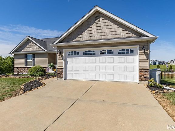2nd image of 407 Northhaven Dr