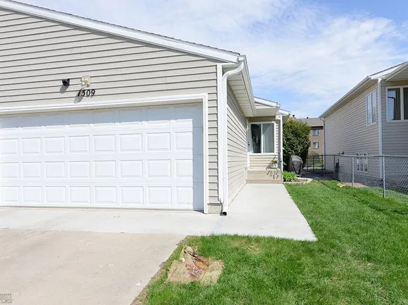1509 28th Ave S, Fargo, ND 58103