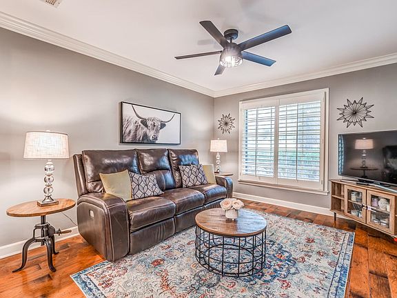 4th image of 2165 Wickersham Ln