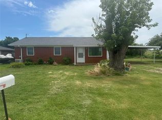 380 Weichel Dr, Colony, OK 73021