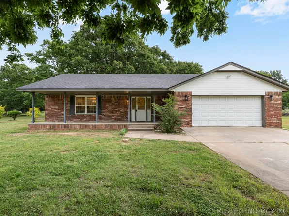 1604 N Delaware St, Chouteau, OK 74337
