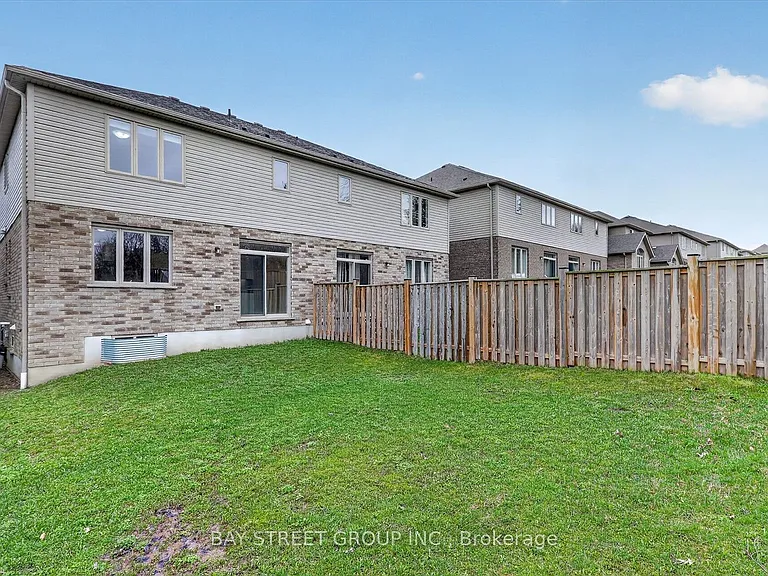 445 Avens St — Photo 35