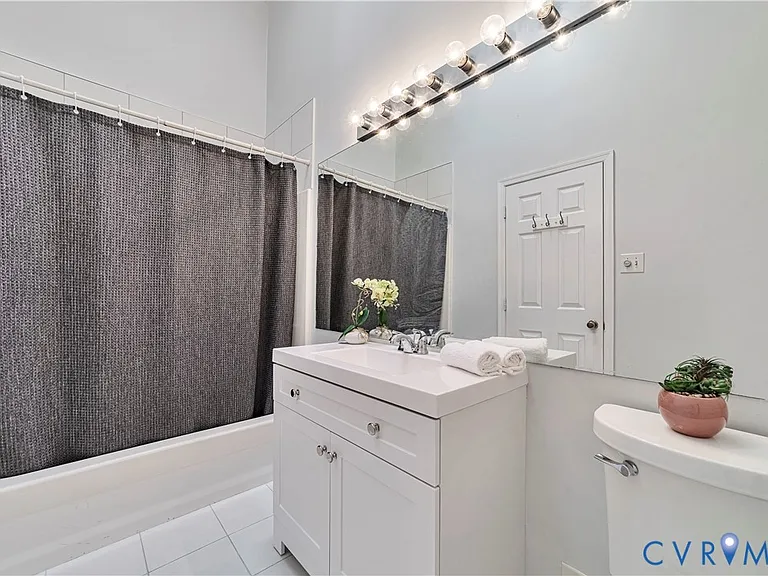 2716 Schooner Ct — Photo 21