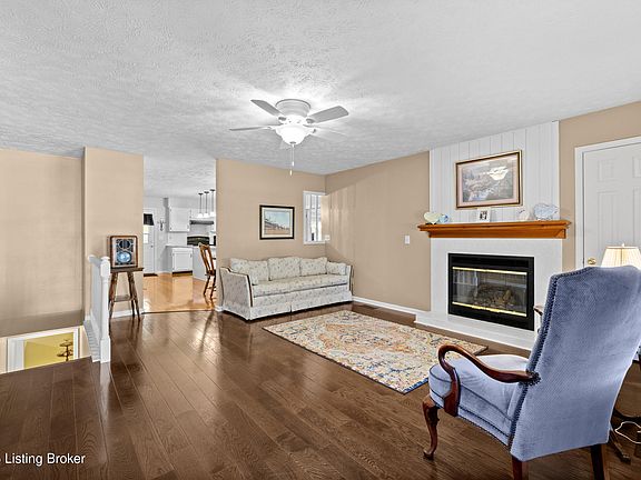 5th image of 335 Shady Brook Ln