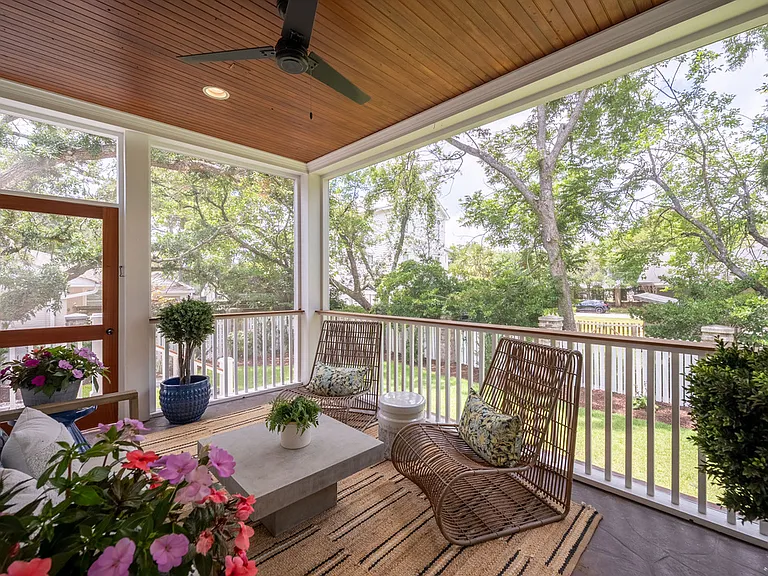 108 Live Oak Dr — Photo 35