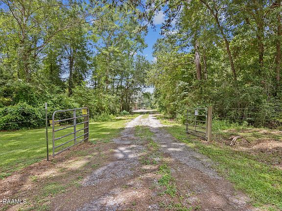 3rd image of 301 Crabapple Rd