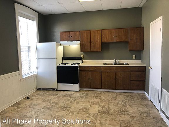 2nd image of 729 1/2 Maine St #1
