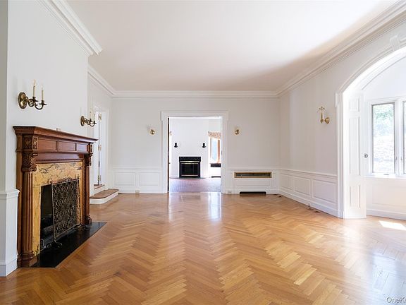 2nd image of 10 Ridge Pl