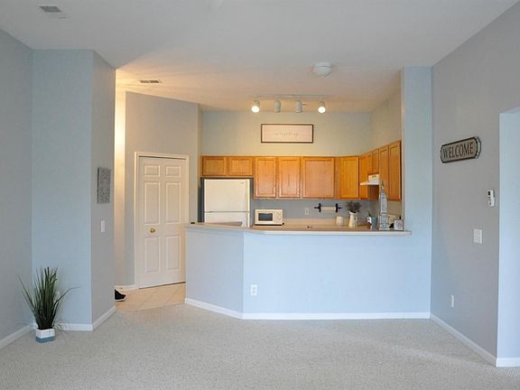 3rd image of 2779 S Knightsbridge Cir