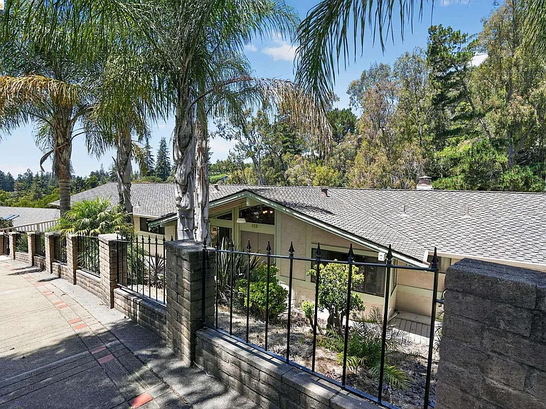 525 Hampton Rd — Photo 30