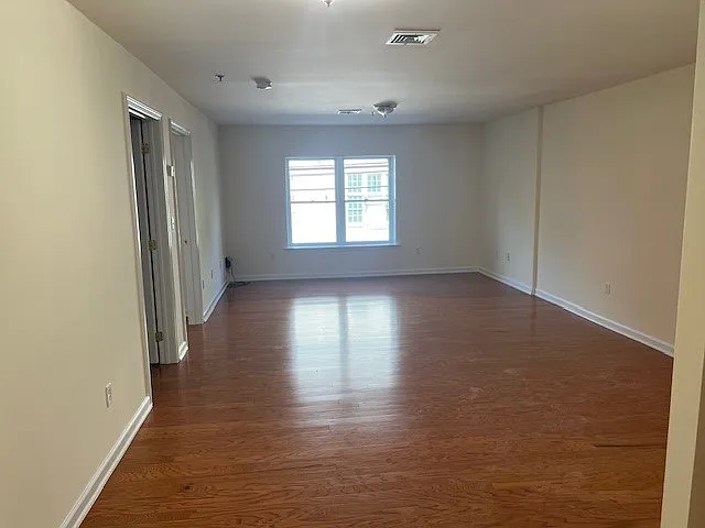 1031 Clinton Street — Photo 3