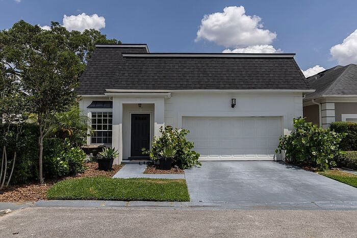 1st image of 907 Sussex Close