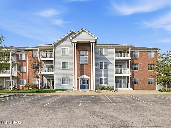 2nd image of 2704 Bradford Commons Dr Unit 103