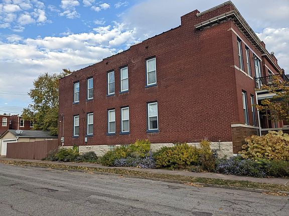 3rd image of 3225 Pestalozzi St